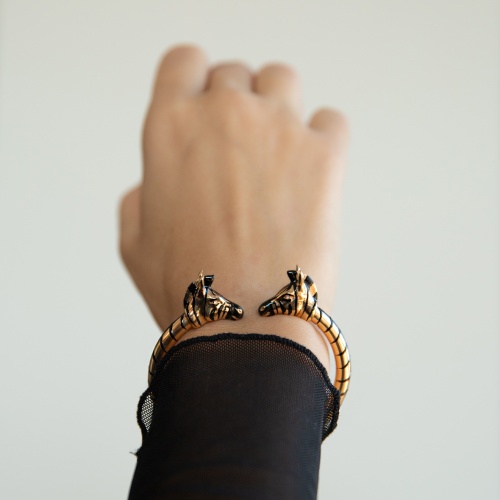 Браслет Polina Firenze, кафф, зебра с кристаллами и эмалью, PF25.2-BR4287 золотистый фото 4