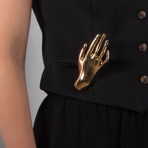 Брошь Moon Paris, в виде кисти руки, Mo-Y25.02-010 золотистый фото 2