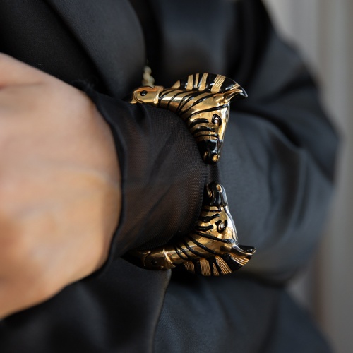 Браслет Polina Firenze, кафф, зебра с кристаллами и эмалью, PF25.2-BR4286 золотистый фото 2