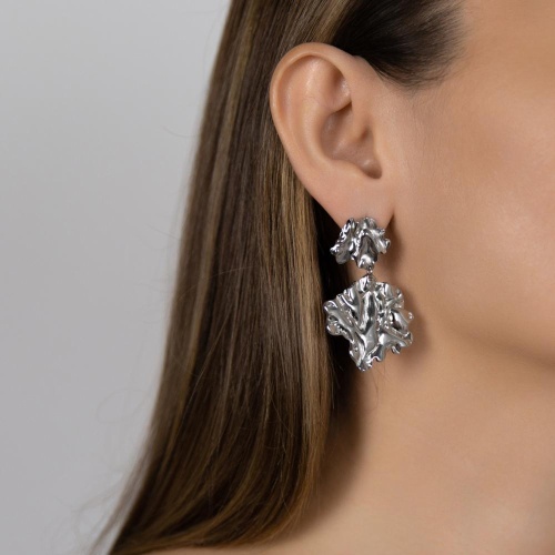Серьги Dansk Copenhagen, Courage Waterproof, с эффектом мятого металла, DNSK26.1-3W2501002 серебристый фото 2