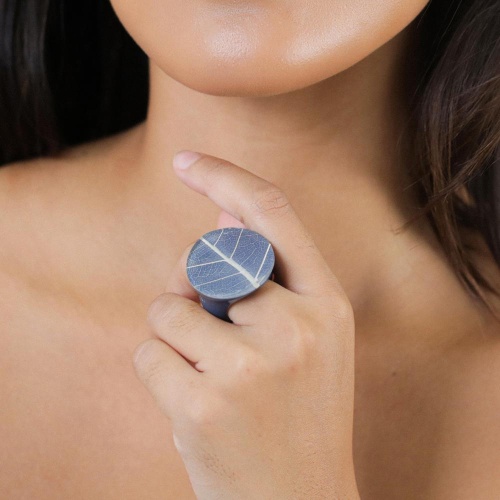 Кольцо Nature Bijoux, Ficus Carica, акриловое, со смолой, NB25.2-19-25833 синий, 17,5 фото 5