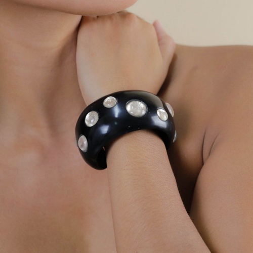 Браслет Nature Bijoux, Saint Honore, кафф из рога, с ракушками Capiz в смоле, NB26.1-13-44435 черный фото 3