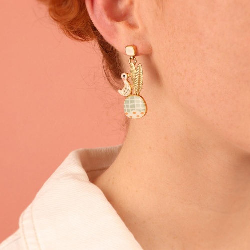 Серьги TARATATA, Plume, асимметрия, с цветной смолой и росписью, TT-E26-11906-20M золотистый фото 2