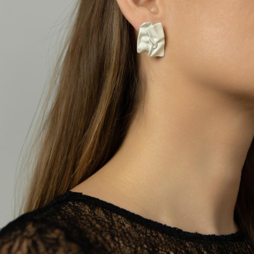 Серьги Moon Paris, Ringo, с эффектом мятого металла, цветная эмаль, MR-26.01-058 белый фото 2