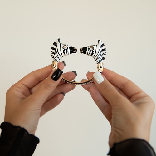 Браслет Polina Firenze, кафф, зебра с кристаллами и эмалью, PF25.2-BR4281 белый фото 2