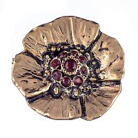 Кольцо Alcozer&J, цветок с гранатом, AL2406-A5104C золотистый