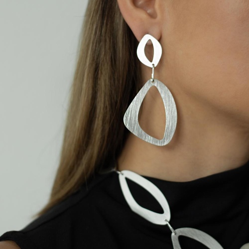 Серьги Dansk Copenhagen, Alaya, с геометрической подвеской, DNSK25.2-3C2501006 серебристый фото 3