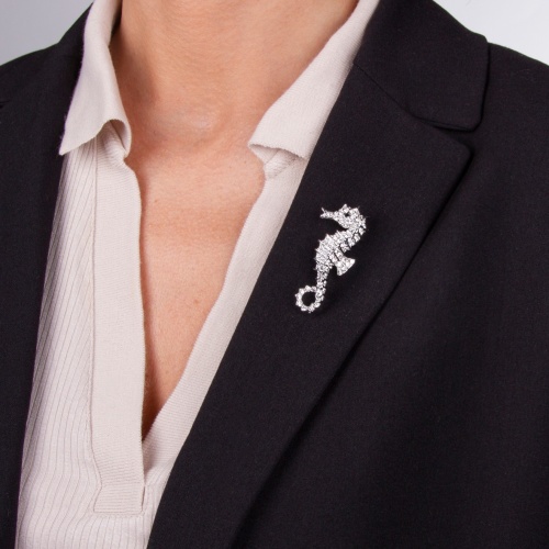 Брошь Moon Paris, Nord, морской конёк с кристаллами, MoS-22.03-026 серебристый фото 2