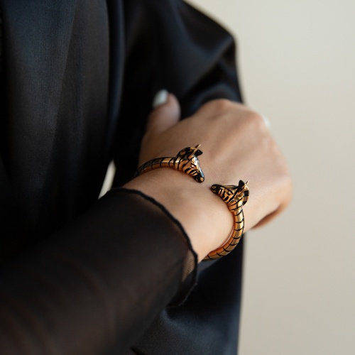 Браслет Polina Firenze, кафф, зебра с кристаллами и эмалью, PF25.2-BR4287 золотистый фото 3