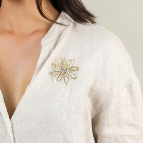 Брошь ORI TAO, Bloom, в форме цветка с черным перламутром, OT25.2-10-26250 золотистый фото 3