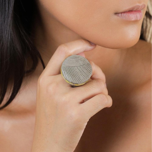 Кольцо Nature Bijoux, Eclipse, из эбенового дерева с перламутром, NB25.2-19-25822 серый, 17,5 фото 5