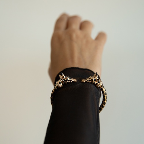 Браслет Polina Firenze, кафф, жираф с кристаллами и эмалью, PF26.1-BR4298 золотистый фото 4