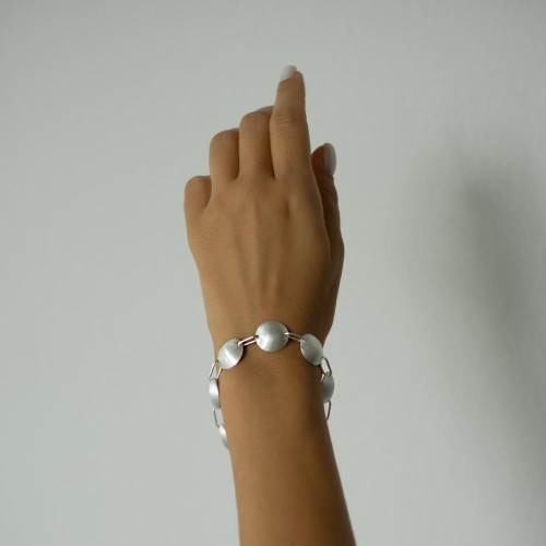 Браслет Dansk Copenhagen, Alaya, со вставками в форме диска, DNSK25.1-7C2501008 серебристый фото 5